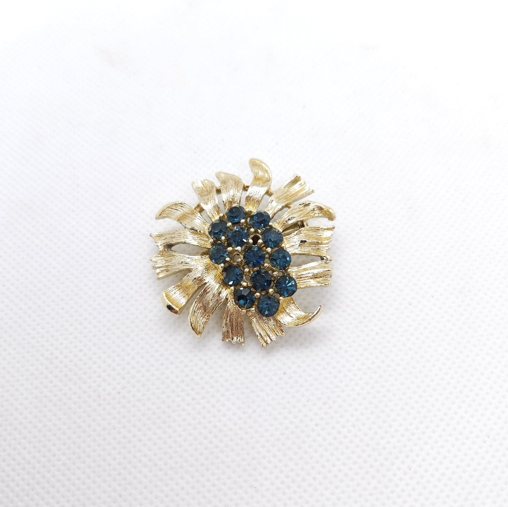 Vintage Gold Tone Blue Rhinestone Brooch